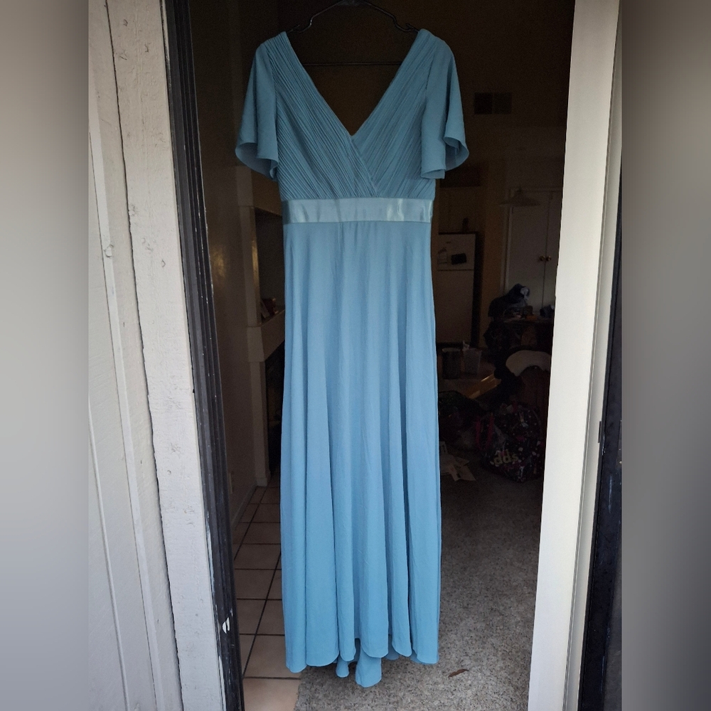 NWT Small Formal Wedding Dress Flattering Blue Green